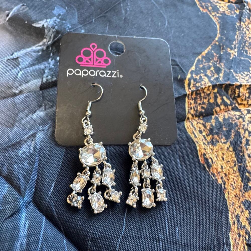 Chandelier Earrings Paparazzi new ❤️